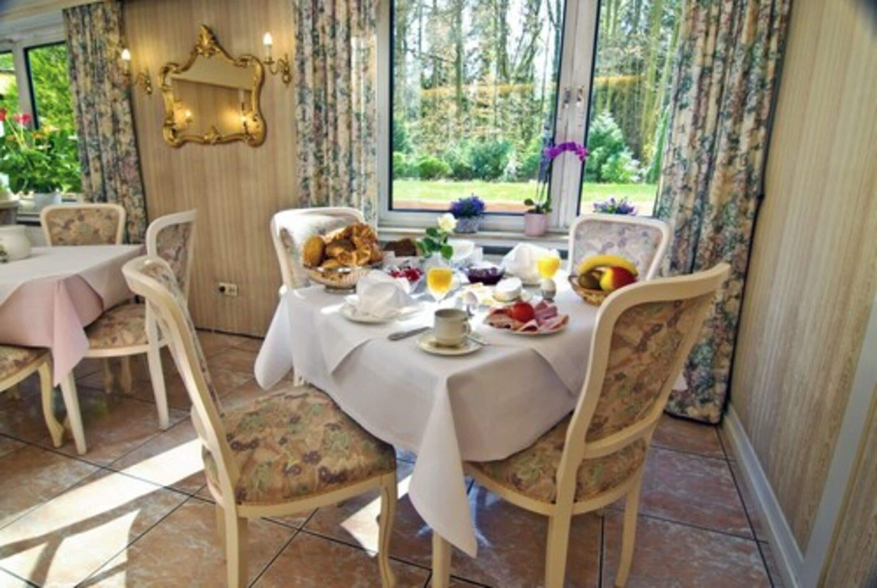 buffet breakfast on weekdays (eur 10 per person)