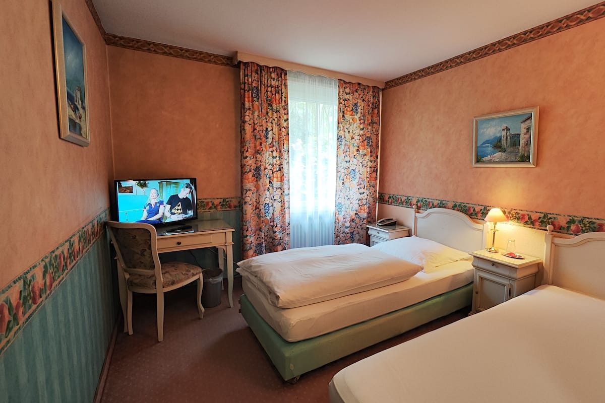 room | desk, free wifi, bed sheets