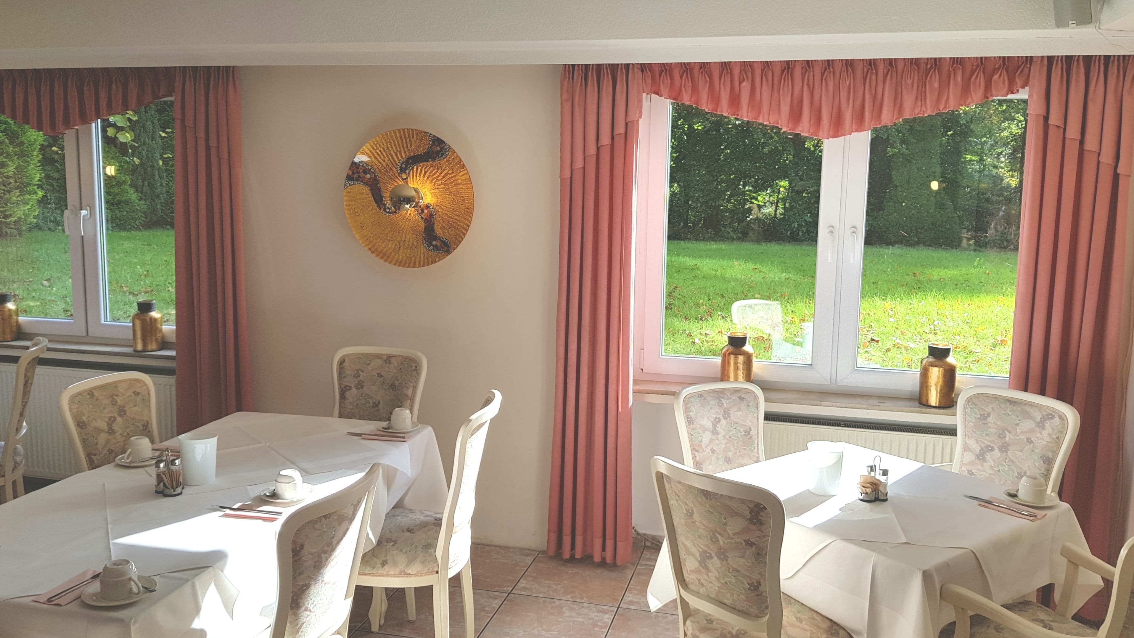 buffet breakfast on weekdays (eur 10 per person)