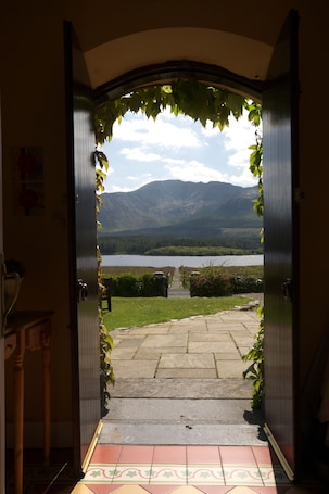 Property entrance. Lough Inagh Lodge Hotel