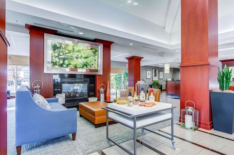 Vestíbulo. Hilton Garden Inn Louisville/Northeast