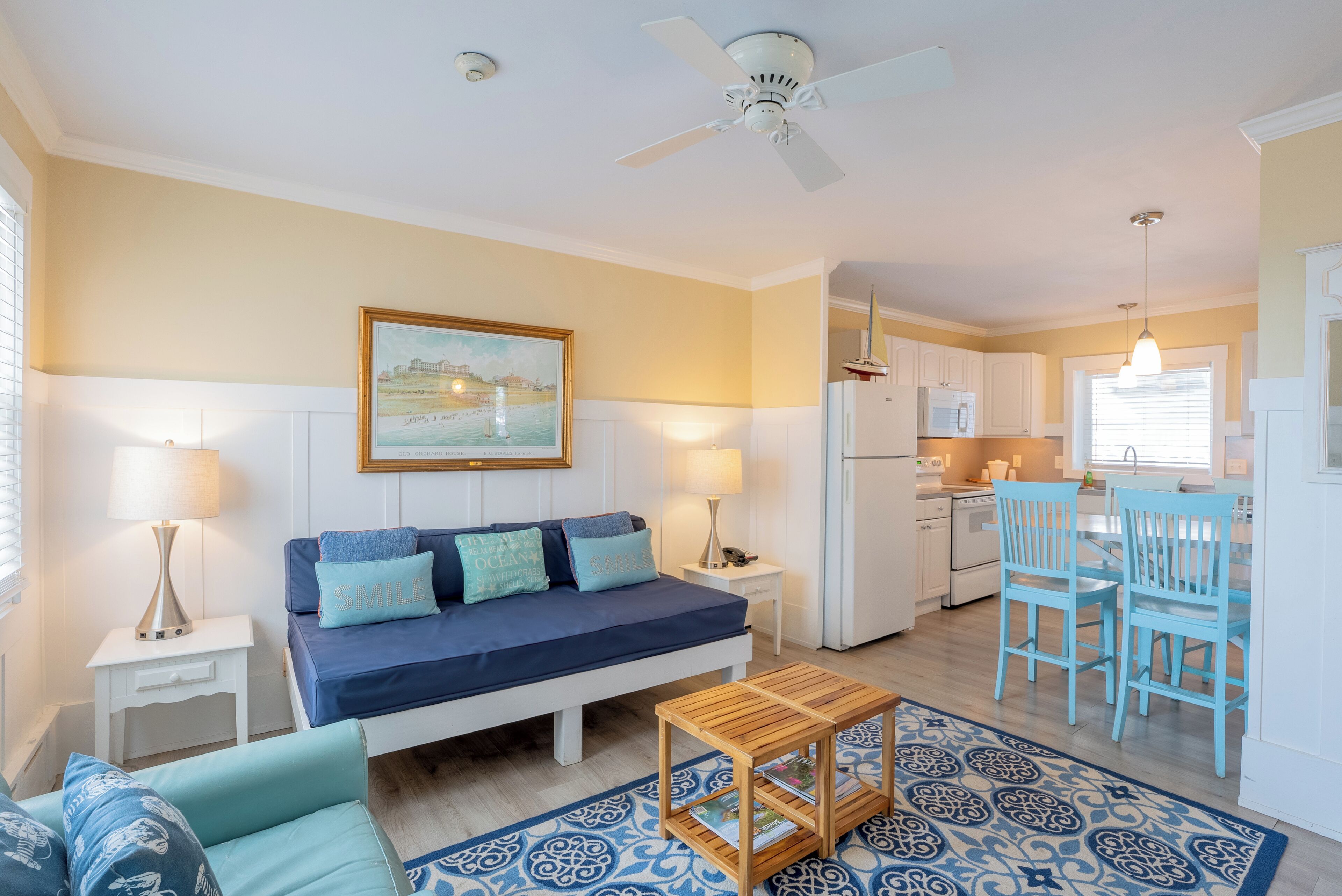 Apartment, Ground Floor | Living area | 30-inch TV with cable channels