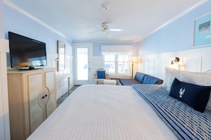 Standard Room, 1 King Bed, Partial Ocean View