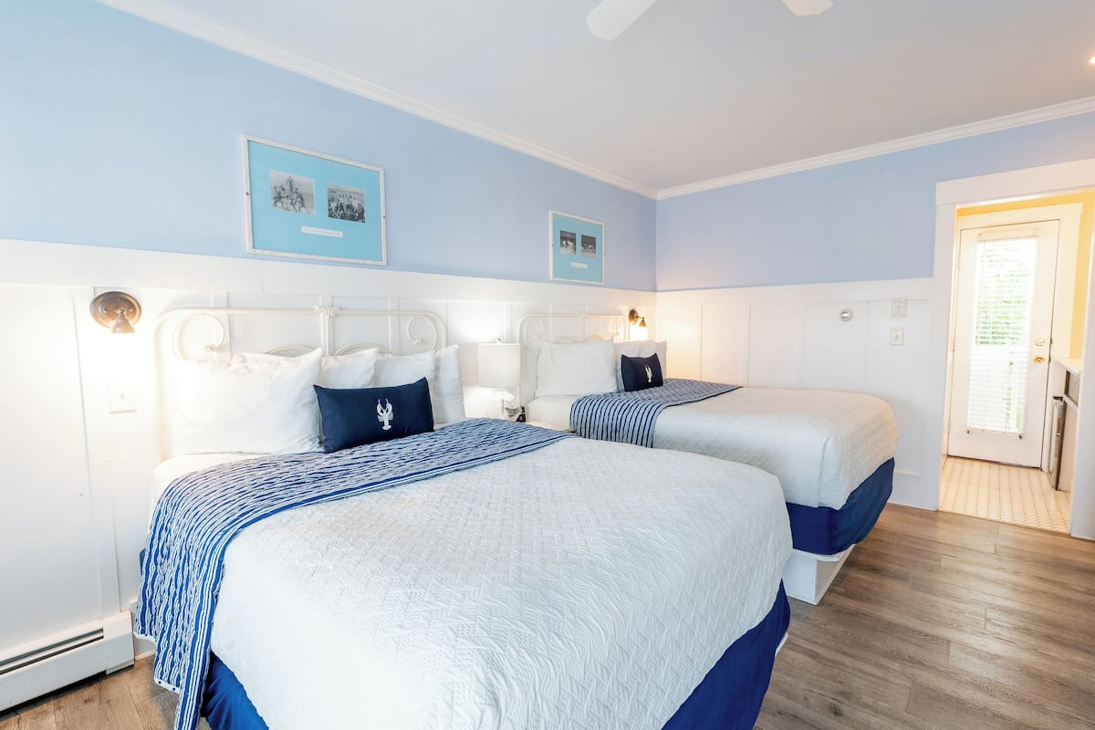 Chambre Classique, 2 lits doubles, en bord de piscine