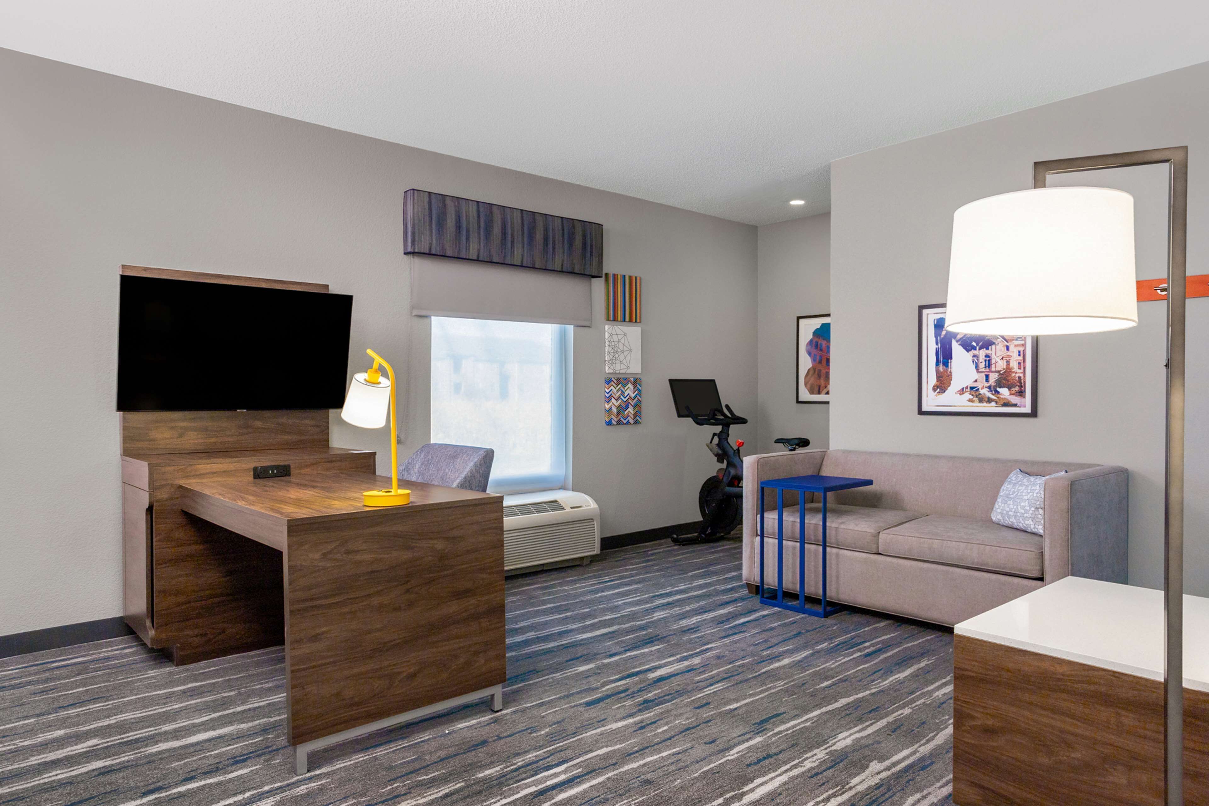 studio, 1 king bed, non smoking (peloton) | in-room safe, desk, laptop workspace, blackout curtains