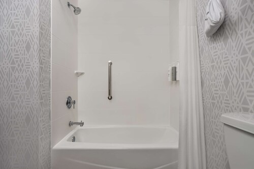 Hampton Inn & Suites Muncie