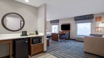 Safe på rommet, skrivebord og skrivebord for bærbar PC