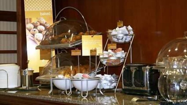 Free breakfast  - Hampton Inn Greenville (Greenville)