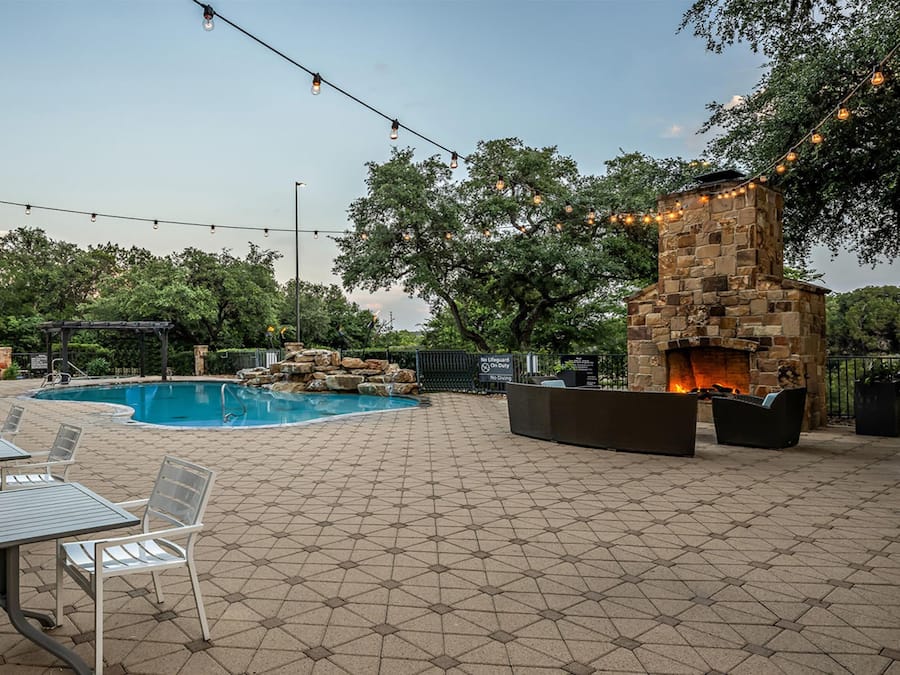 Outdoor pool, pool loungers
