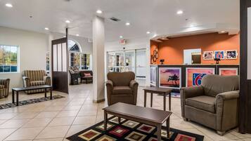 Coin salon dans le hall