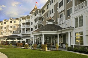 Exterior - Watkins Glen Harbor Hotel (Watkins Glen)