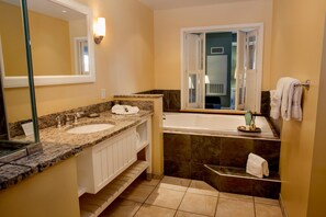Bathroom - Watkins Glen Harbor Hotel (Watkins Glen)