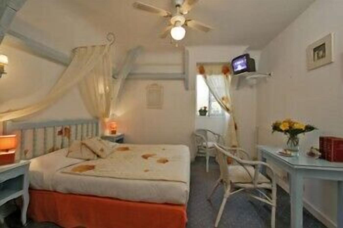 standard double room | 1 bedroom, in-room safe, soundproofing, free wifi