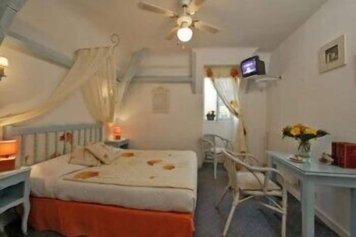 standard double room | 1 bedroom, in-room safe, soundproofing, free wifi