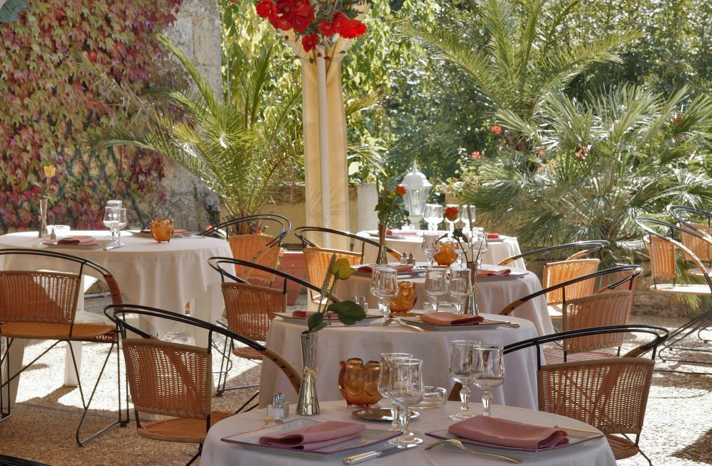 breakfast, lunch, dinner served; regional cuisine