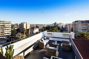 Le Duplex Rooftop 2 chambres | Egyptian cotton sheets, in-room safe, desk, blackout drapes - Anchor Cannes Riviera  (Cannes)