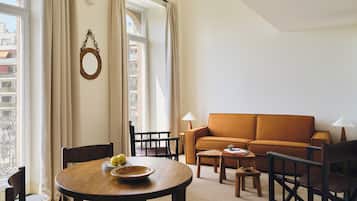 Le Duplex Balcon 2 chambres | Living area | Flat-screen TV, DVD player, iPod dock