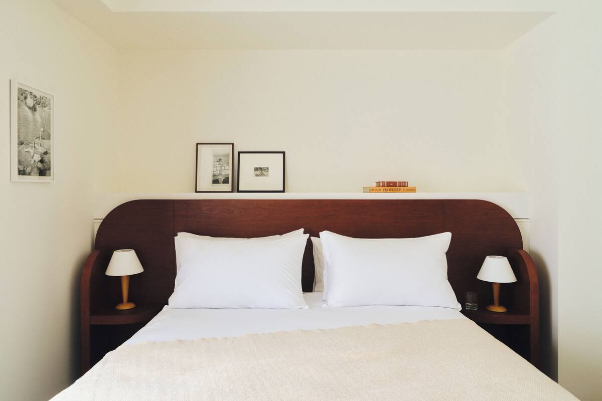 Studio, 1 Queen-Bett | Zimmersafe, Schreibtisch, Verdunkelungsvorhänge, schallisolierte Zimmer