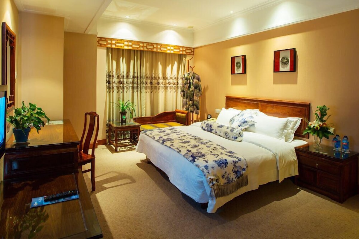Superior Room, 1 King Bed | Premium bedding, down duvets, blackout curtains, free WiFi