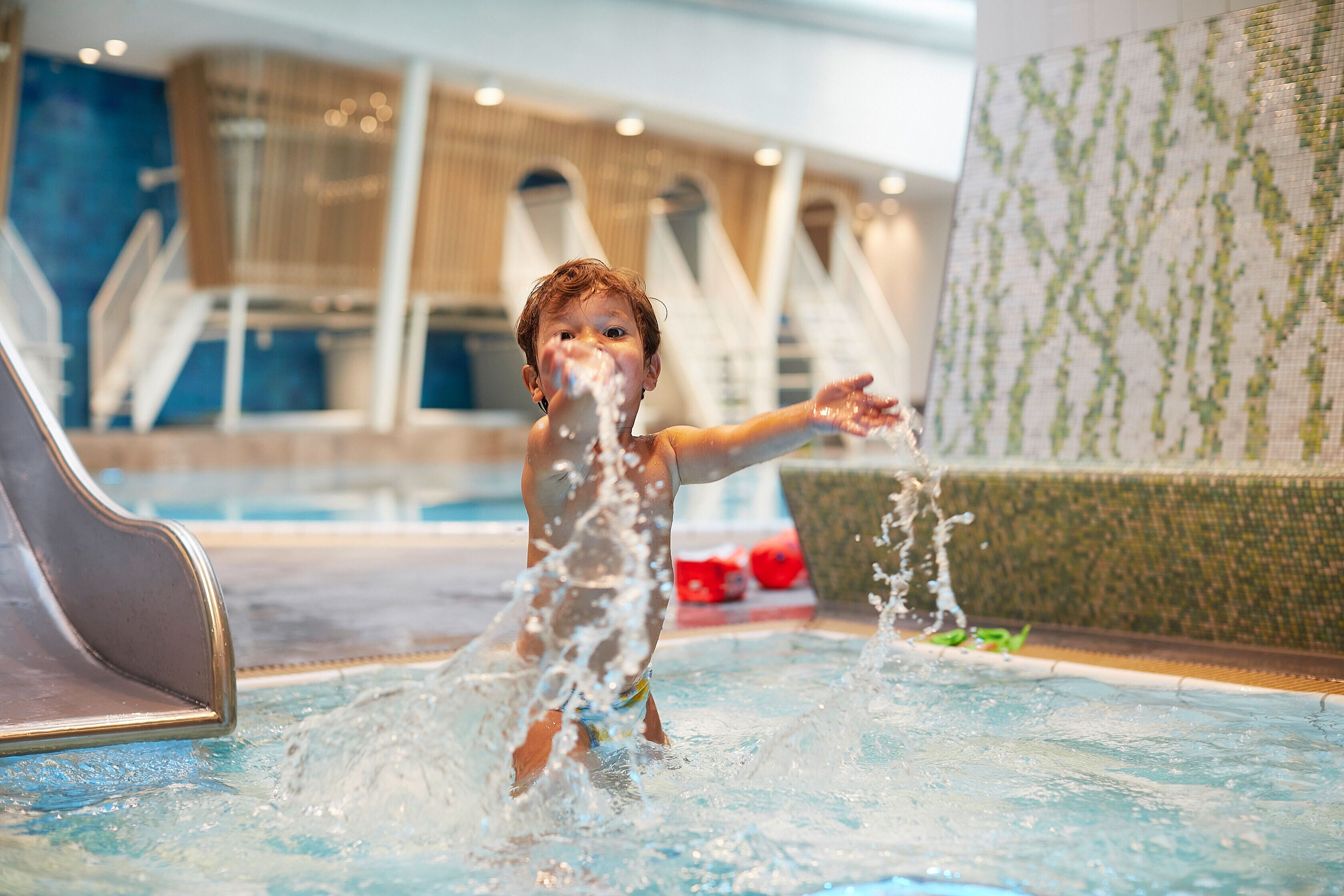 Indoor pool, sun loungers
