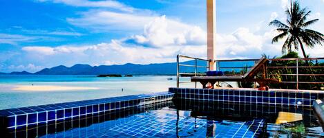 Suite presidencial, piscina privada | Colchones Select Comfort, minibar, caja fuerte y escritorio