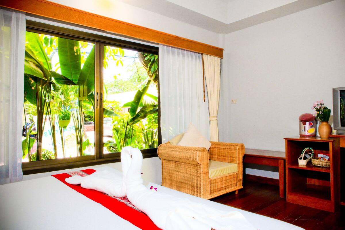 Select Comfort beds, minibar, in-room safe, desk