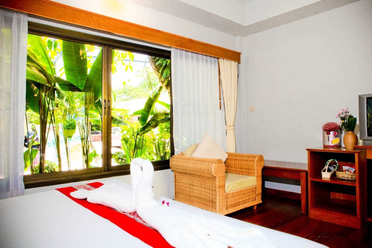 Select Comfort beds, minibar, in-room safe, desk