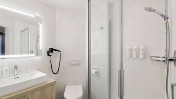 Quarto standard, 1 cama King, vista para a cidade (City View) | Frigobar, cofres nos quartos, escrivaninha, cortinas blackout