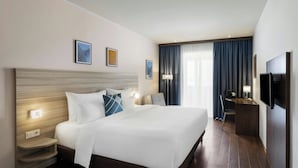 Kamar Standar, 1 Tempat Tidur King, balkon (City View) | Brankas, meja kerja, tirai kedap cahaya, dan kedap suara