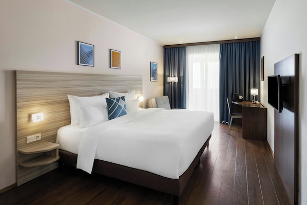 Standard Room, 1 King Bed, Balcony, City View (City View) | In-room safe, desk, blackout drapes, soundproofing