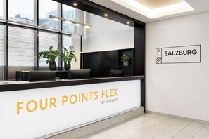 Lobby - Four Points Flex by Sheraton Salzburg Messe (Salzburg)