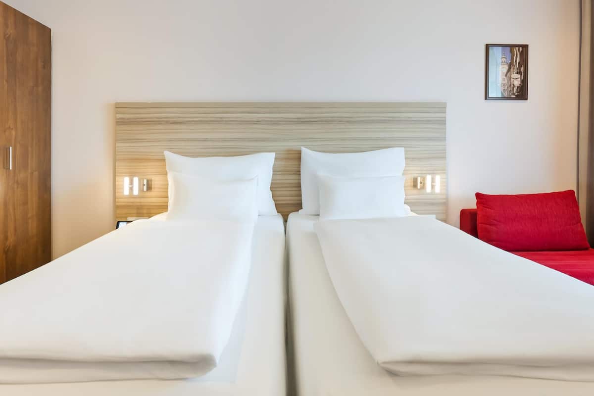 Superior Room | Minibar, in-room safe, desk, blackout drapes