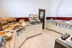 Daily buffet breakfast (EUR 20 per person)