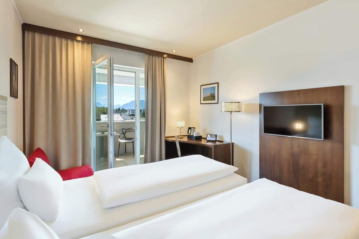 Twin Room, 2 Single Beds, Non Smoking, City View (Balcony) | Minibar, in-room safe, desk, blackout curtains