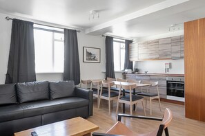 Standard Apartment, 3 Bedrooms | In-room dining