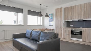 Appartement Standard, 2 chambres | Cuisine privée | Réfrigérateur, micro-ondes, plaque de cuisson, cafetiÚre/bouilloire