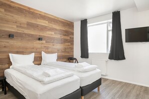 Estudi estàndard | Decoració individual, mobiliari individual i planxa i posts de planxar 