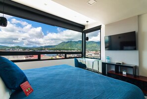 Quarto superior, 1 cama King | Roupas de cama premium, edredons de pluma, camas com colchões pillow-top