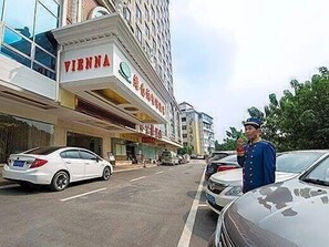 Exterior - Vienna Hotel Guangzhou Shaheding Metro Station Branch (Guangzhou)