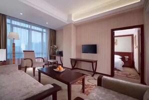 Desk, free wired Internet, bed sheets, wheelchair access - Vienna Hotel Guangzhou Shaheding Metro Station Branch (Guangzhou)