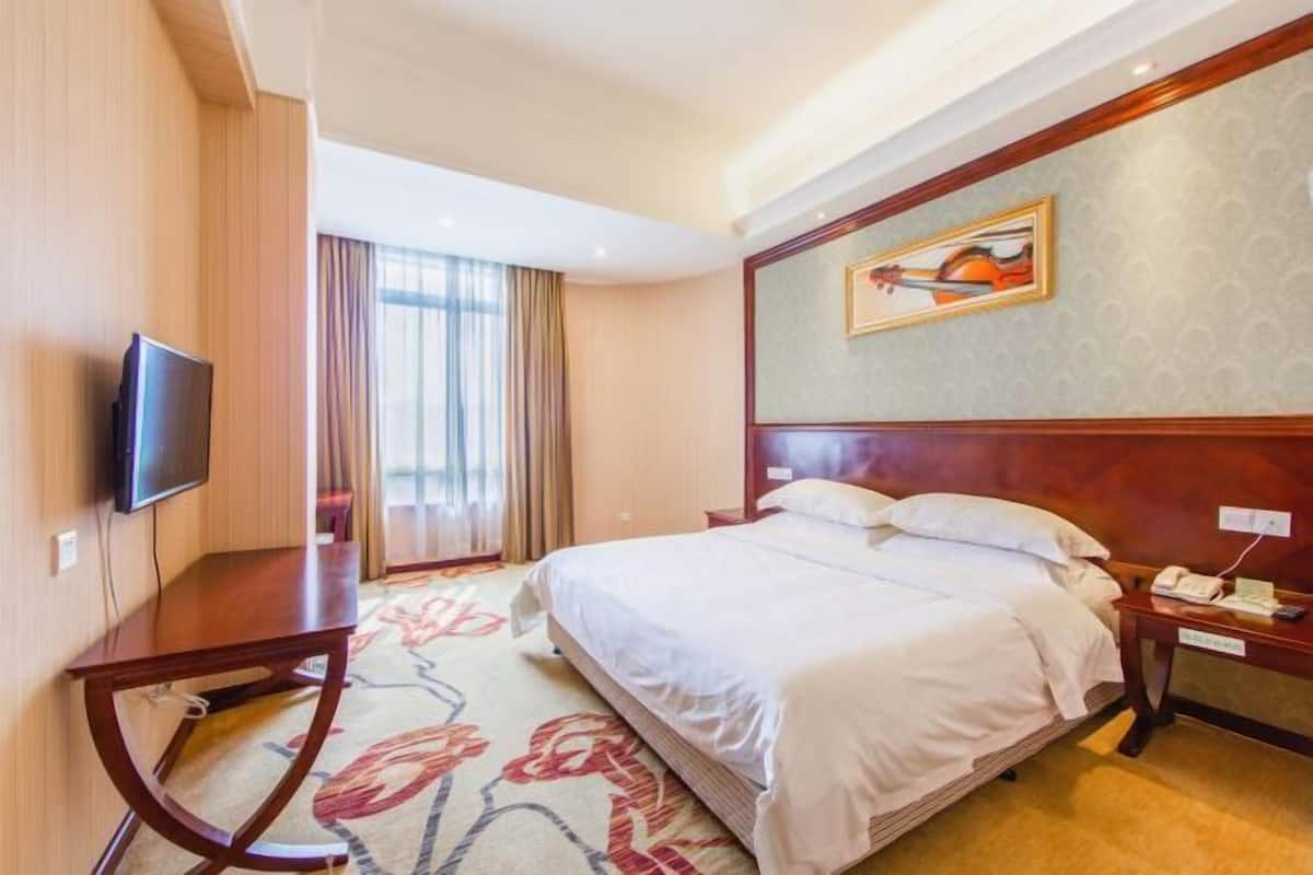 Desk, free wired internet, bed sheets, wheelchair access