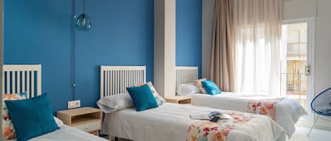 Habitació triple estàndard | Decoració individual, escriptori, wifi gratuïta i roba de llit