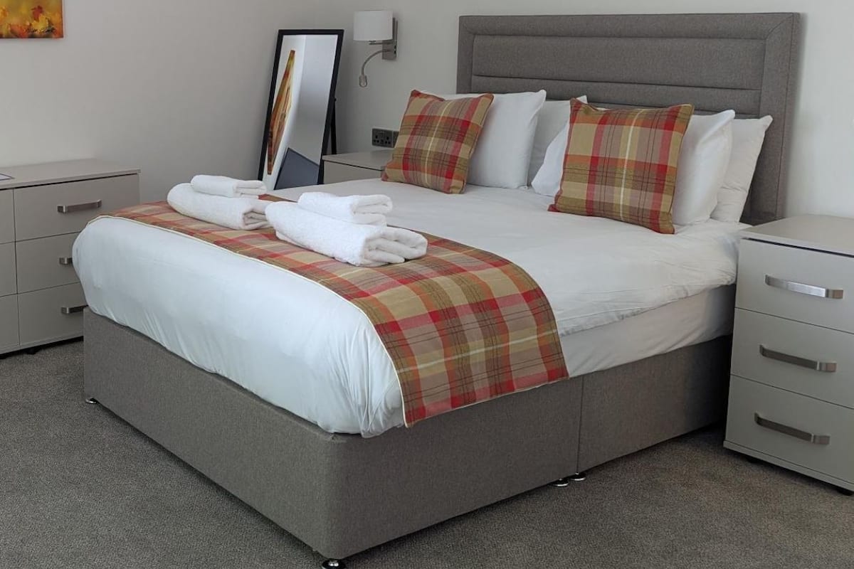 Quarto casal clássico | Roupas de cama premium, Wi-Fi de cortesia, individualmente decorados