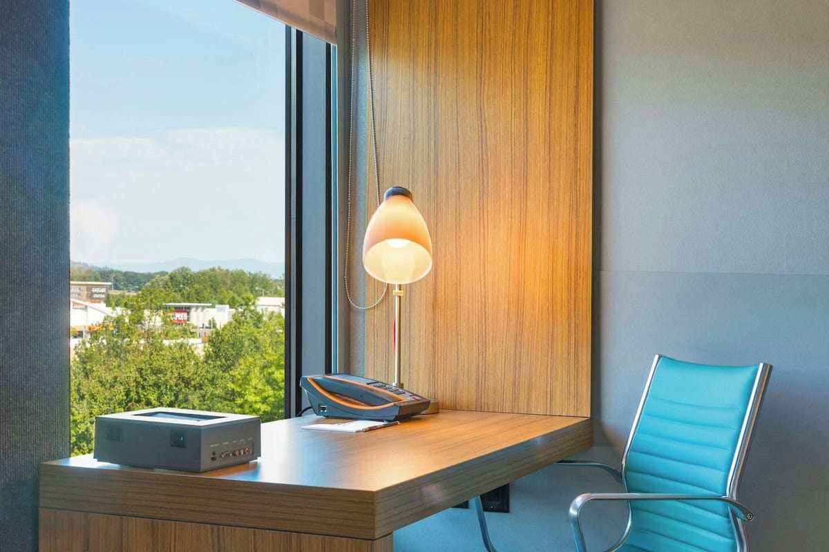 room, 1 king bed (mobility/hearing access, roll-in shwr) | premium bedding, desk, blackout curtains, iron/ironing board