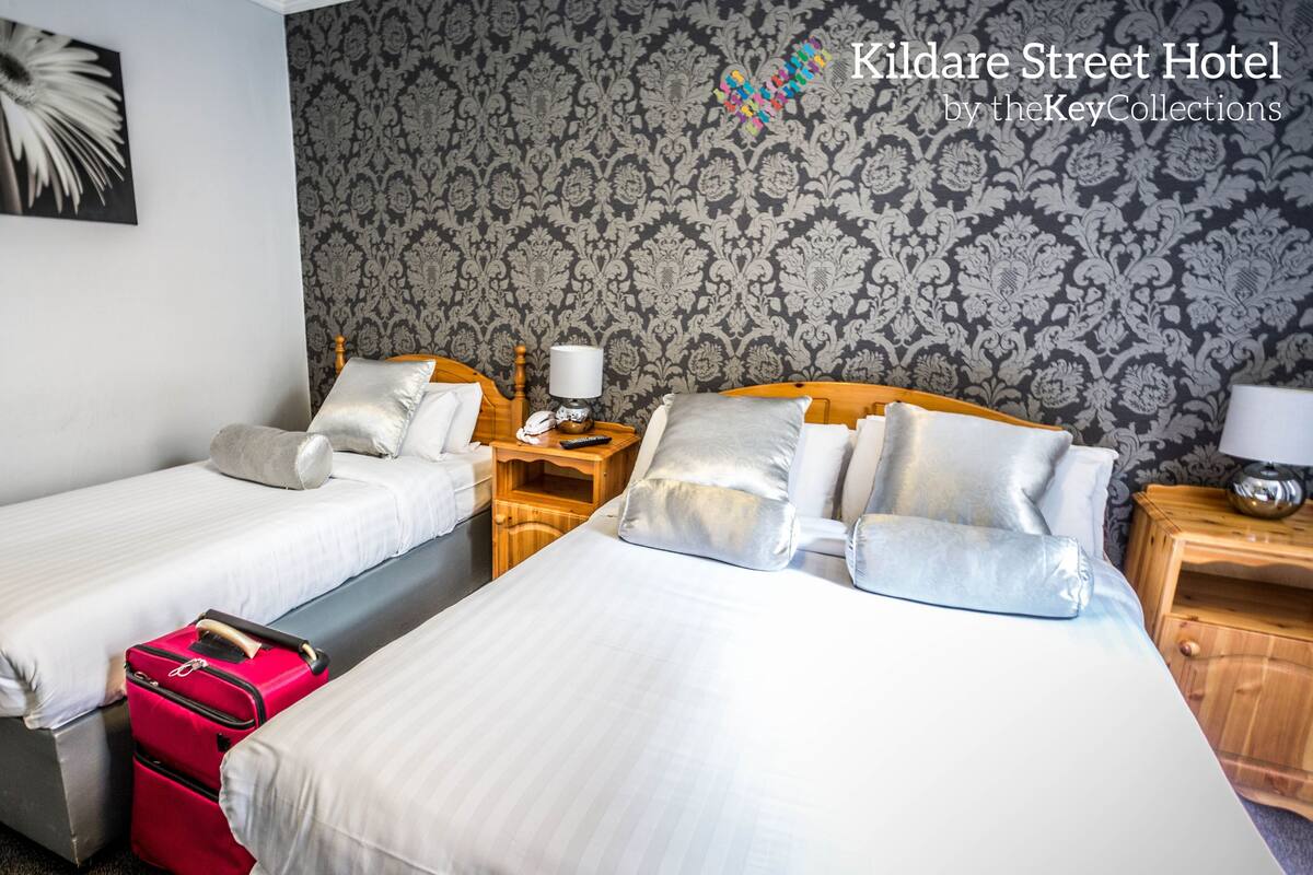 Triple Room, Shared Bathroom | Desk, WiFi (free)