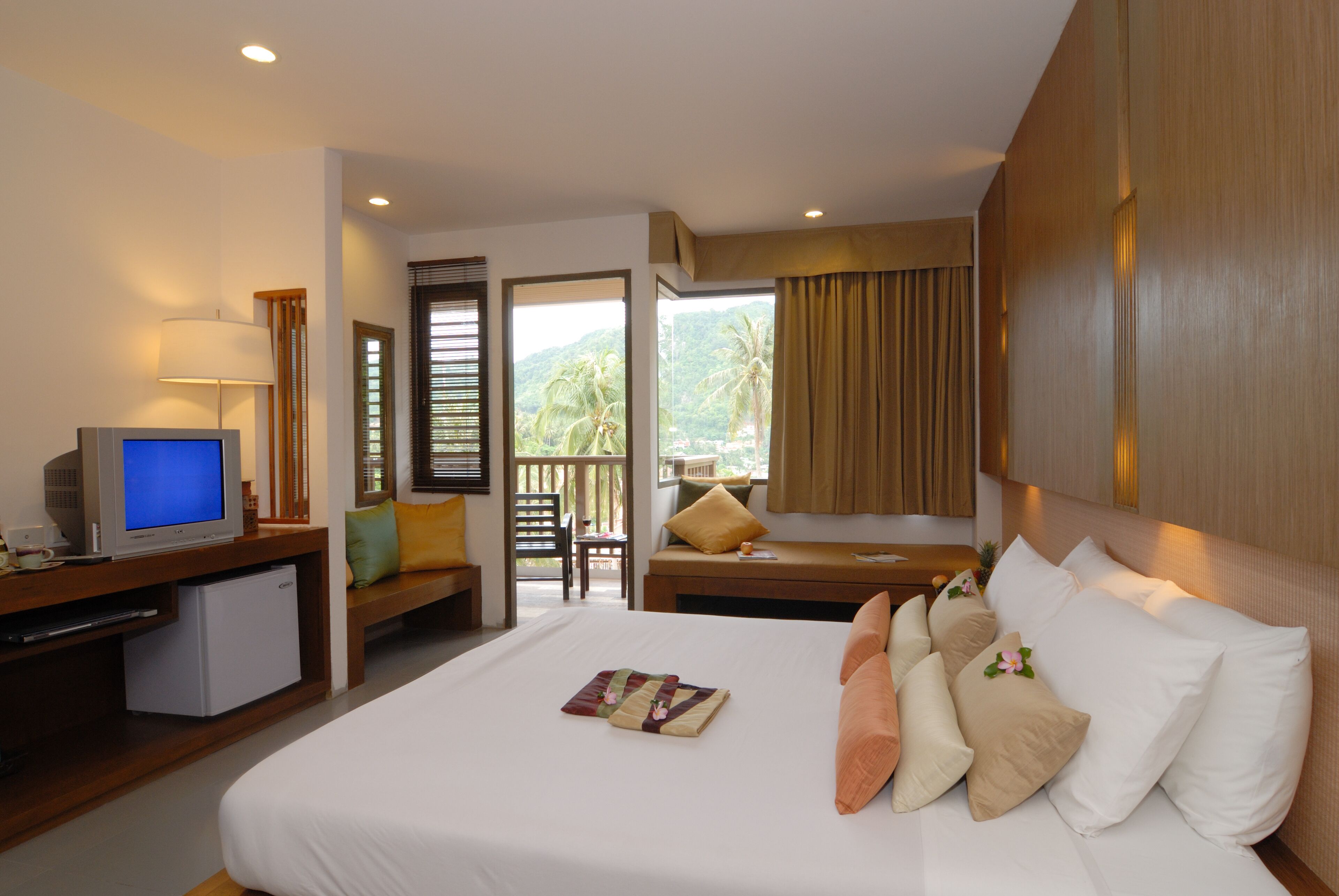Ropa de cama de alta calidad y minibar 