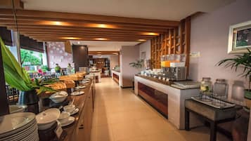 Daily buffet breakfast (THB 350 per person)