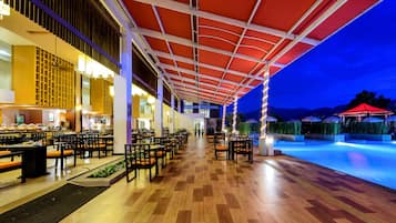 Daily buffet breakfast (THB 350 per person)