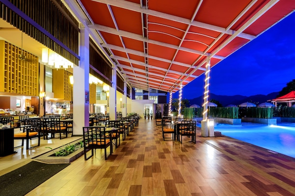 Daily buffet breakfast (THB 350 per person)