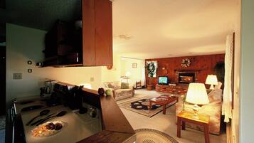 Individually decorated, iron/ironing board, free WiFi, bed sheets